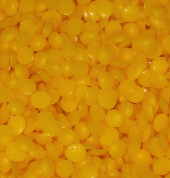 gelbes Bienenwachs in Pastillenform